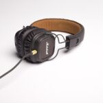 Shop Noise-Canceling Headphones: A Guide to Choosing the Best Option for Your Workspace